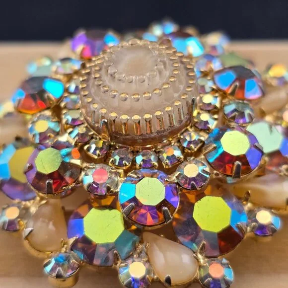 RARE Juliana D&E 2" Birthday Cake Statement Brooch Gold Tone Aurora Borealis - Picture 3 of 12